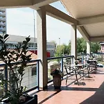 Yacht Club 3*