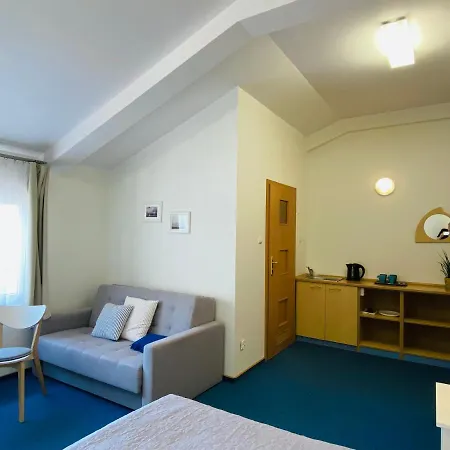 فندق مبيت وإفطار Yacht Club 3*