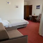 Nocleg ze śniadaniem Yacht Club 3*