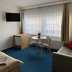 Yacht Club Nocleg ze śniadaniem 3*