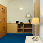 Yacht Club Nocleg ze śniadaniem 3*