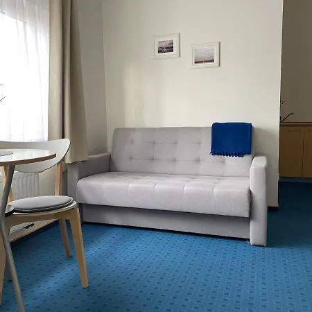 Yacht Club Bed and Breakfast 3*