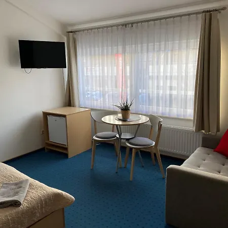 Yacht Club לינה וארוחת בוקר 3*