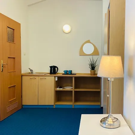 Yacht Club לינה וארוחת בוקר 3*