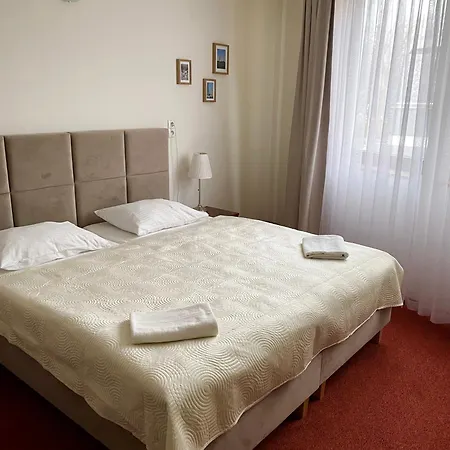 Bed & Breakfast Yacht Club 3*