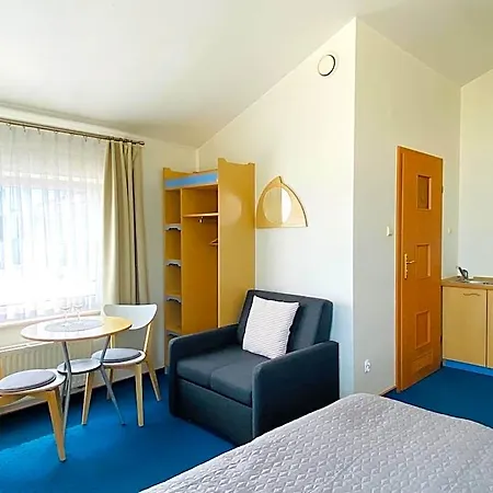 Bed and Breakfast Yacht Club 3*