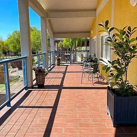 Bed and Breakfast Yacht Club