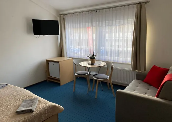 Yacht Club Bed & Breakfast 3*