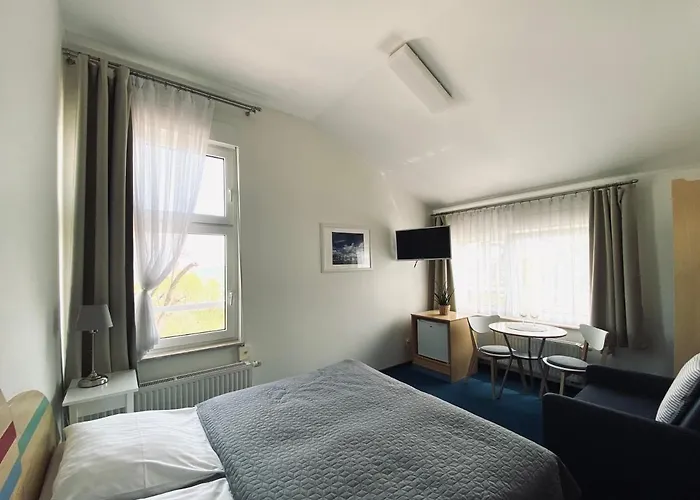 Yacht Club Bed & Breakfast 3*