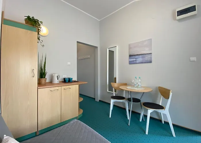 Yacht Club Bed & Breakfast 3*